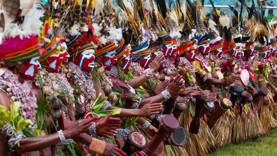 Einheimischer Stamm von Papua-Neuguinea bei einem Fest
