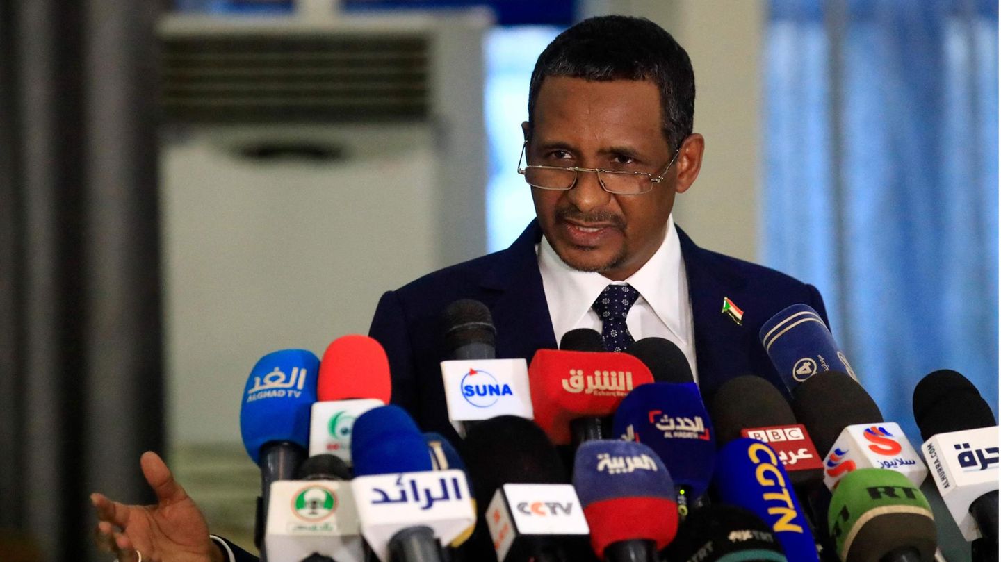 Sudan Mohamed Hamdan Dagalo (Hemedti) spricht vor Journalisten