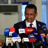 Mohamed Hamdan Dagalo (Hemedti) spricht vor Journalisten