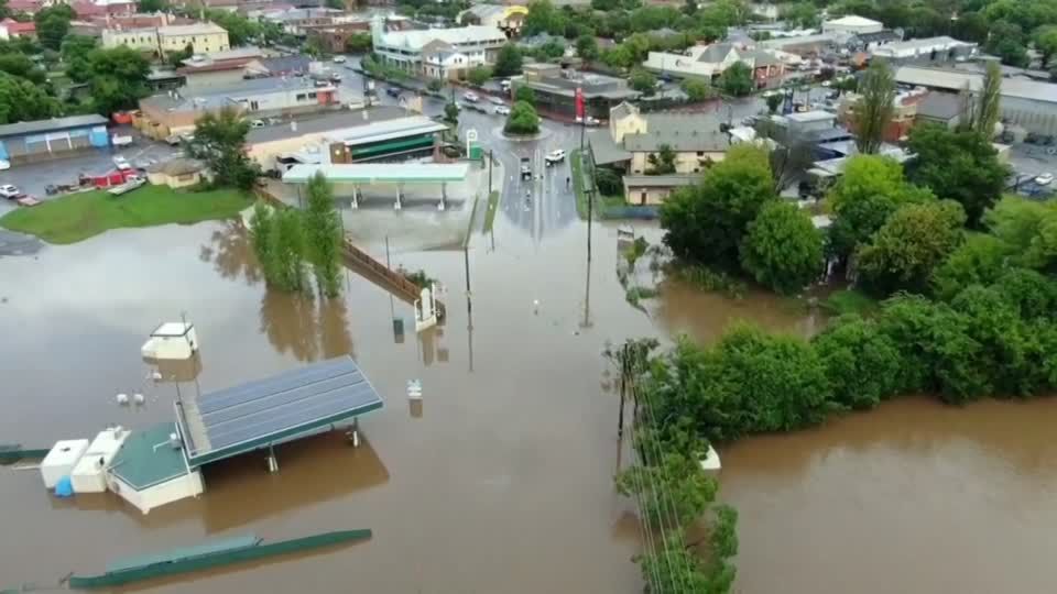 Überschwemmungen in Australien: Sturzfluten und heftige Regenfälle setzen Häuser und Farmen unter Wasser Überschwemmungen in Australien: Sturzfluten und heftige Regenfälle setzen Häuser und Farmen unter Wasser