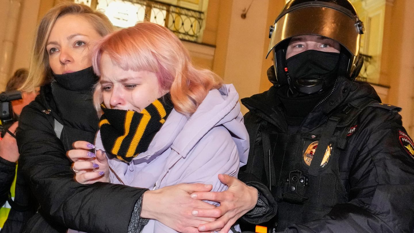 Gesicher Krieg - Festnahme Petersburg