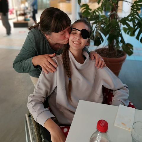 Theresa mit ihrer Mutter
