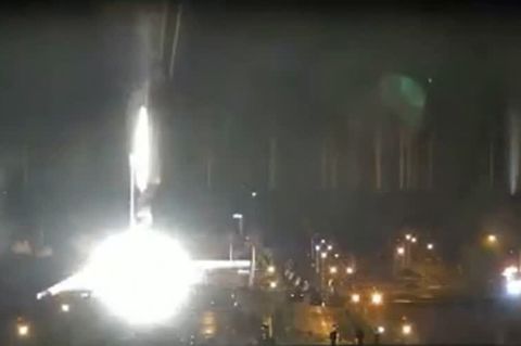 Russischer Angriff: Rauch und Flammen: Brand in größtem Atomkraftwerk Europas