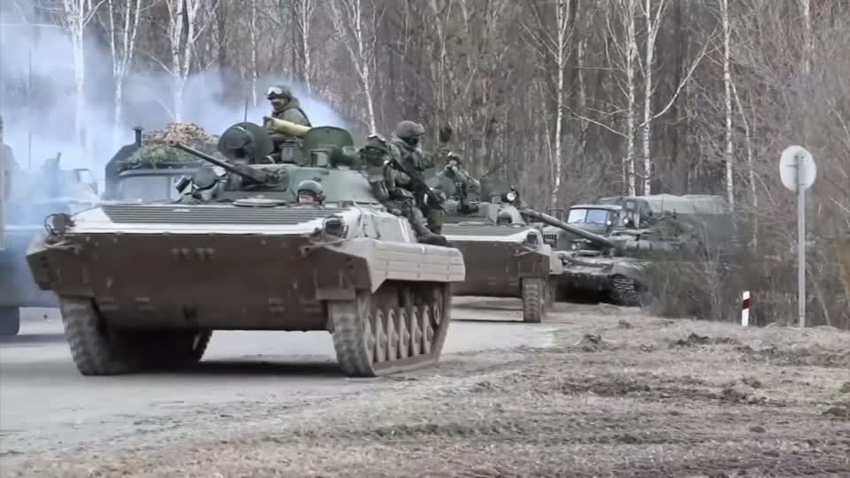 Ukraine-Krieg: 3D-Satellitenbilder zeigen kilometerlangen russischen Militärkonvoi auf dem Weg nach Kiew Ukraine-Krieg: 3D-Satellitenbilder zeigen kilometerlangen russischen Militärkonvoi auf dem Weg nach Kiew