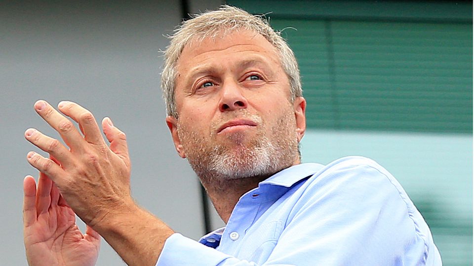 UkraineKrieg Unbekannte bringen Plakette an Abramowitschs Villa an