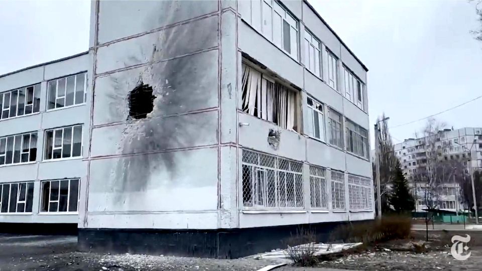 Zerstörte Städte, vorrückende Truppen, brennendes Atomkraftwerk: Neue Videos zeigen Kriegs-Ausmaß