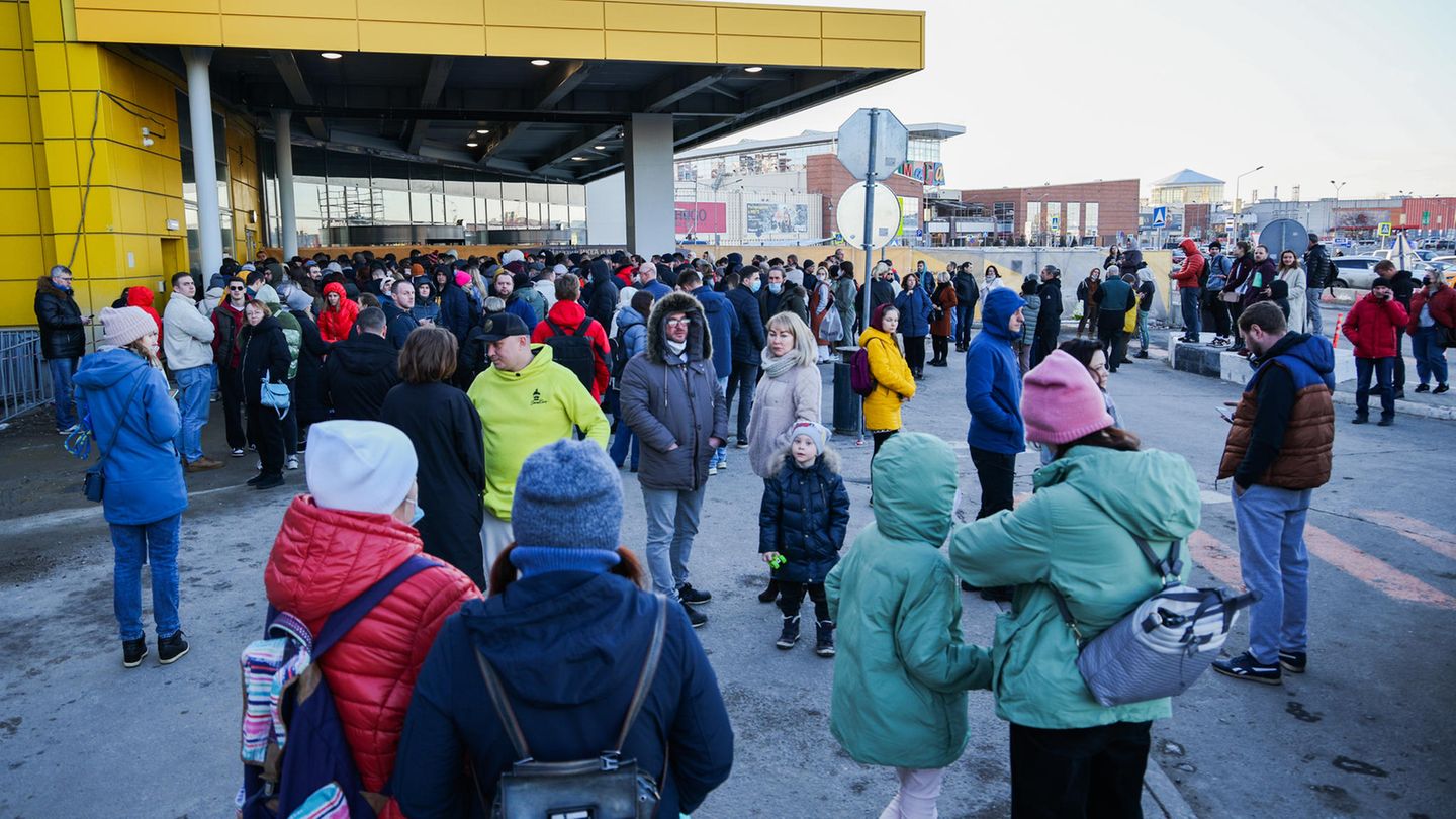 Neben Ikea (hier Khimki) stoppen zahlreiche weitere westliche Unternehmen - von Apple bis VW - ihre Geschäfte in Russland. Läden werden geschlossen, Produktionen angehalten und Investitionen gestoppt.