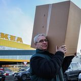 Die Bilder zeigen, dass der Ukraine-Krieg auch im Alltag der Russen ankommt. Die Sanktionen führen zu einer rasant steigenden Inflation und manche Waren dürften künftig schwer zu bekommen sein. Immerhin müssen sie nicht um ihr Leben fürchten, wie die Menschen in der Ukraine.