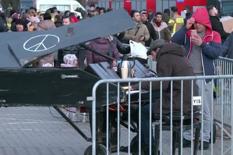Davide Martello: Klavier-Musik für den Frieden: Pianist spielt für ukrainische Flüchtlinge in Polen