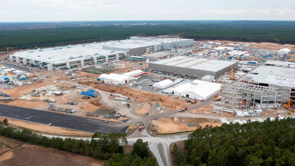 Das Tesla-Werk in Grünheide ist in weiten Teilen bereits fertig gestellt.