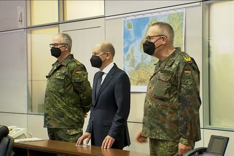 Video: Bundeskanzler Scholz besucht Führungskommando der Bundeswehr