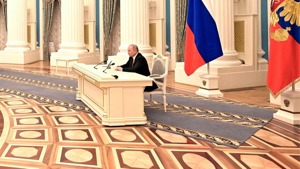 Putin im Kreml kurz vor Beginn der Kriegshandlungen