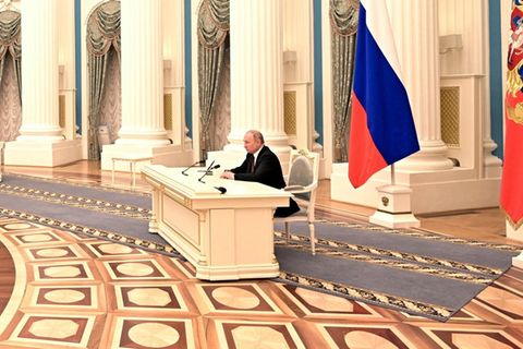 Putin im Kreml kurz vor Beginn der Kriegshandlungen