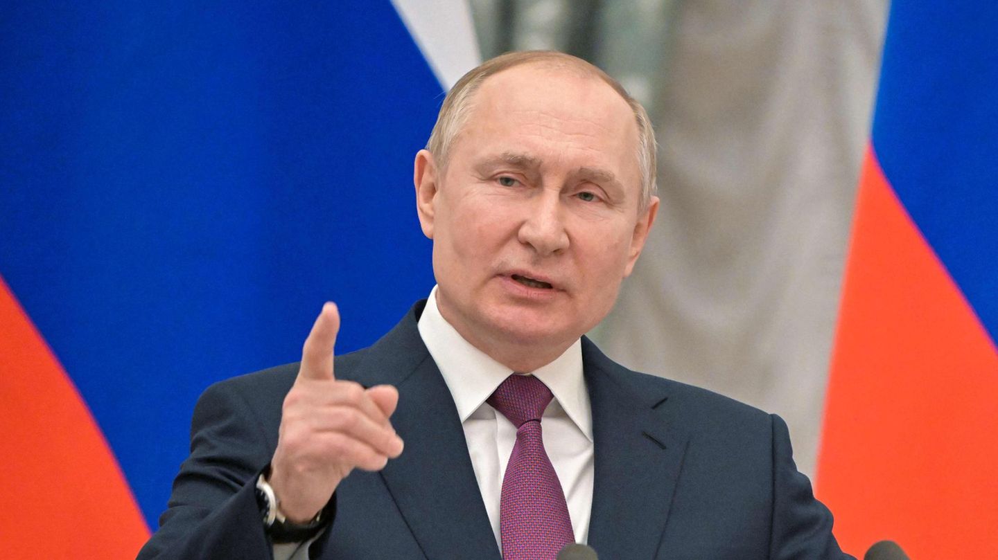 Live blog Ukraine war: Putin warns of no-fly zone over Ukraine