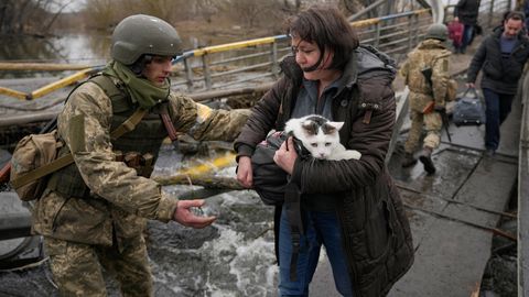 Über einen humanitären Korridor werden Hilfsgüter geliefert und Menschen evakuiert