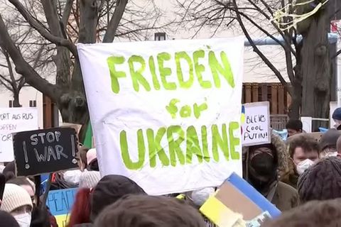 Video: Demonstrationen in Berlin: Frieden für die Ukraine