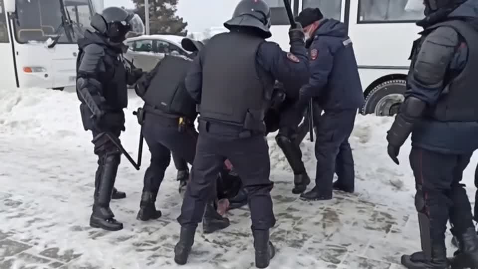 Video: Russland: Festnahmen nach Demonstrationen gegen Krieg, verstärkte Luftangriffe in Ukraine gemeldet