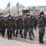 Auch am Alexandergarten direkt vor den Mauern des Kreml marschierten die Sicherheitskräfte auf. 