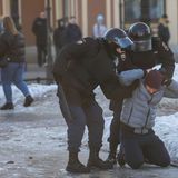 Auch in der Metropole an der Ostsee ging die Polizei gegen die Anti-Kriegs-Demonstranten vor. Insgesamt 1150 Festnahmen hat die Organisation Owd-Info registriert. Insgesamt habe es Proteste in mehr als 60 russischen Städten gegeben. 