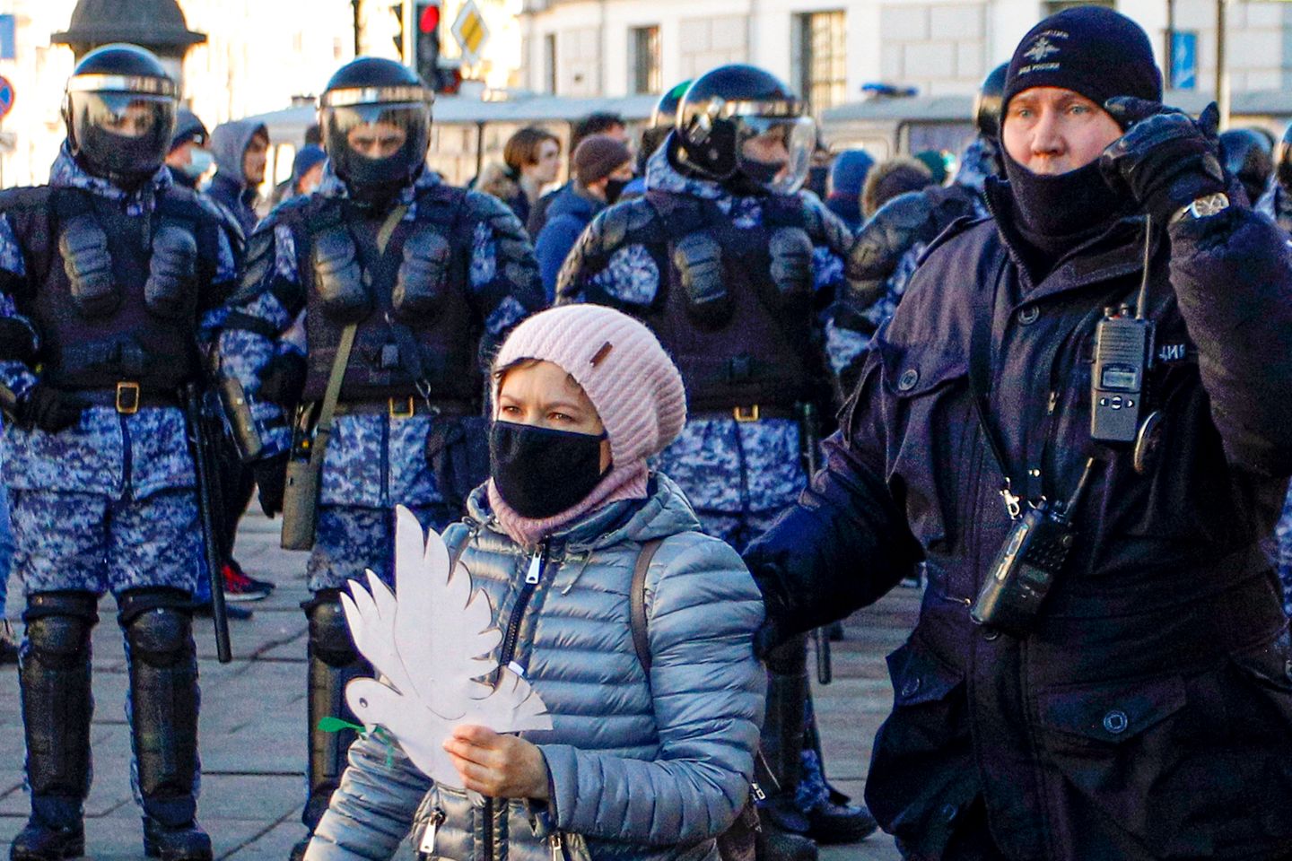Das Aufgebot der Sicherheitskräfte und auch ihre Aufrüstung lassen darauf schließen, wie sehr Wladimir Putin das eigene Volk fürchtet. 