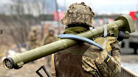 Krieg zwischen Ukraine und Russland: Ein ukrainischer Soldat