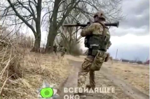 Bodycam-Aufnahmen zeigen: Ukrainische Spezialeinheit bekämpft russische Militärfahrzeuge