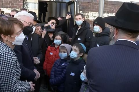 Video: Steinmeier besucht geflohene Kinder aus der Ukraine