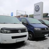 Volkswagen hat die Produktion in seinen beiden russischen Werken Kaluga und Nischni Nowgorod gestoppt und liefert auch keine Autos mehr nach Russland. Das gilt auch für Porsche und weitere VW-Tochtermarken wie Lastwagenhersteller MAN. Auch andere große Autohersteller wenden sich von Russland ab…