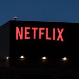 Netflix zieht in Russland den Stecker. Neukunden werden nicht mehr angenommen, Bestandskunden können nur noch bis zum Ende des Monats, für den sie bezahlt haben, weiterschauen. Zuvor wollte die russische Regierung Streaminganbieter per Gesetz zwingen, kostenlos Staatsfernsehen zu senden, was Netflix verweigerte. Audiostreamer Spotify hat derweil sein Russland-Büro geschlossen und Inhalte russischer Staatsmedien von seiner Plattform entfernt.