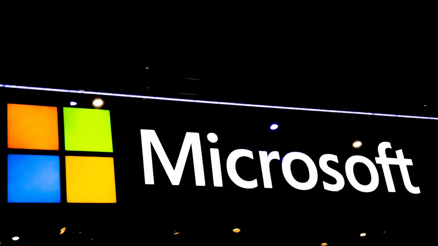 Läden zu, Dienste abgeschaltet: Softwarekonzern Microsoft verkauft keine Produkte und Dienstleistungen mehr in Russland, schmeißt den Sender RT von seinen Plattformen – und unterstützt die Ukraine im Bereich der IT-Sicherheit. Auch der deutsche Softwareriese SAP sowie sein US-Konkurrent Oracle stoppen alle Russland-Aktivitäten. Dell verkauft keine Computer mehr und Intel keine Prozessoren. Softwarekonzern Microsoft verkauft keine Produkte und Dienstleistungen mehr in Russland, schmeißt den Sender RT von seinen Plattformen – und unterstützt die Ukraine im Bereich der IT-Sicherheit. Auch der deutsche Softwareriese SAP sowie sein US-Konkurrent Oracle stoppen alle Russland-Aktivitäten. Dell verkauft keine Computer mehr und Intel keine Prozessoren.