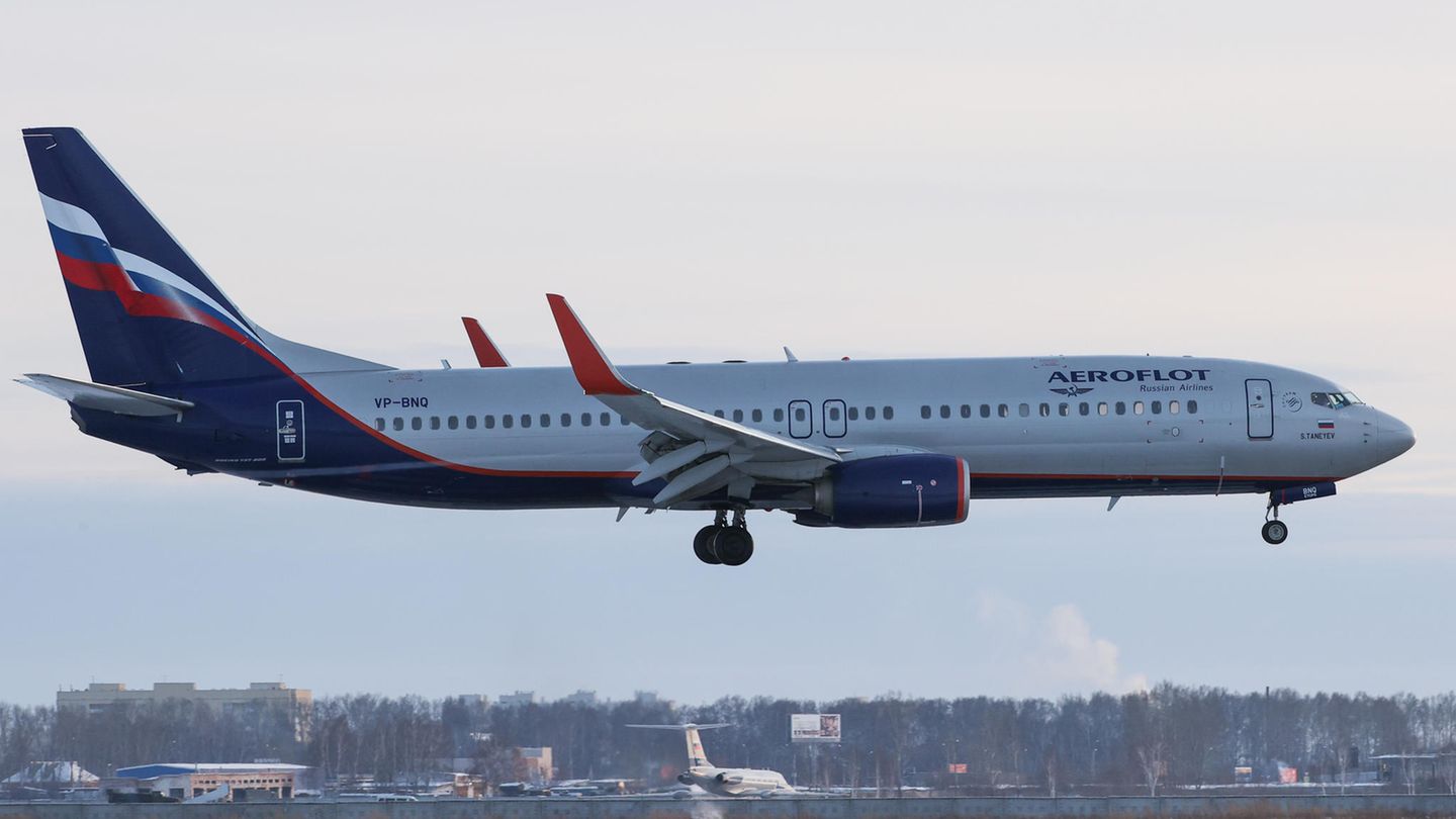 Läden zu, Dienste abgeschaltet: Die Flugzeughersteller Airbus und Boeing liefern keine Ersatzteile mehr an russische Fluggesellschaften und haben den technischen Support eingestellt. Auch Lufthansa Technik hat sämtliche Serviceleistungen für etwa 400 Flugzeuge russischer Airlines eingestellt. Die Flugzeughersteller Airbus und Boeing liefern keine Ersatzteile mehr an russische Fluggesellschaften und haben den technischen Support eingestellt. Auch Lufthansa Technik hat sämtliche Serviceleistungen für etwa 400 Flugzeuge russischer Airlines eingestellt