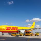 Auch der allgemeine Warenverkehr mit Russland kommt zum Erliegen: DHL befördert derzeit keine Sendungen mehr nach Russland. Gleiches gilt für die Bahn-Logistiktochter DB Schenker sowie den Transportriesen Kühne+Nagel. Auch die US-Paketversender UPS und FedEx liefern nicht mehr. Die Reederei-Riesen Maersk und Hapag-Lloyd stellen ihre Containerfahrten von und nach Russland ein.