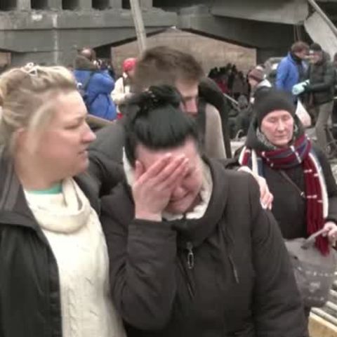 Ukraine: "Gibt keine Häuser, die nicht bombardiert wurden": Flüchtende berichten aus Irpin