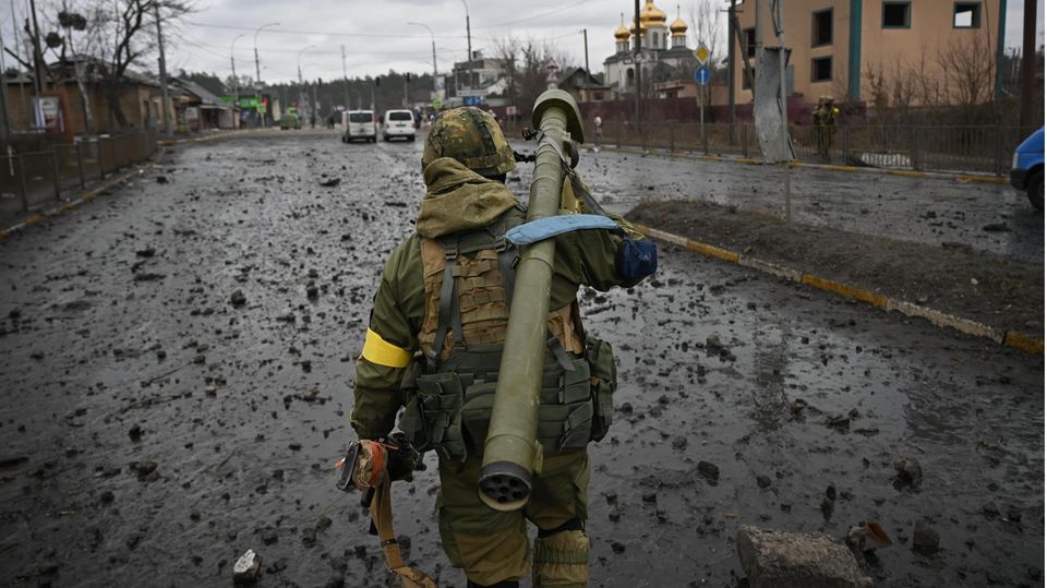 An vielen Orten in Kiew, der hauptstadt der Ukraine, haben sich Kämpfer postiert, um die Eindringlinge zurückzuschlagen.Technisch ist die russische Armee deutlich überlegen