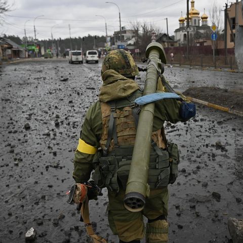 An vielen Orten in Kiew, der hauptstadt der Ukraine, haben sich Kämpfer postiert, um die Eindringlinge zurückzuschlagen.Technisch ist die russische Armee deutlich überlegen