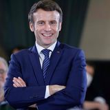 Emmanuel Macron ist 44 Jahre alt und seit 2017 Staatspräsident von Frankreich. Zuvor war er erst Berater, dann Minister unter Francois Hollande. Macrons Partei "La République en marche" (LRM) heißt auf Deutsch soviel wie "Die Republik in Bewegung". Er hat die letzte Wahl gewonnen mit dem Versprechen, das politische Leben Frankreichs zu erneuern und die Links-Rechts-Spaltung zu überwinden. Ob ihm das in seiner Amtszeit gelungen ist, müssen die Wählerinnen und Wähler entscheiden.