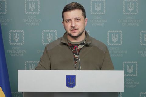 Ukraine-Krieg: (Keine) sicheren Wege für Flüchtende: Selenskyj zweifelt an Moskaus Zusage zu Fluchtkorridoren