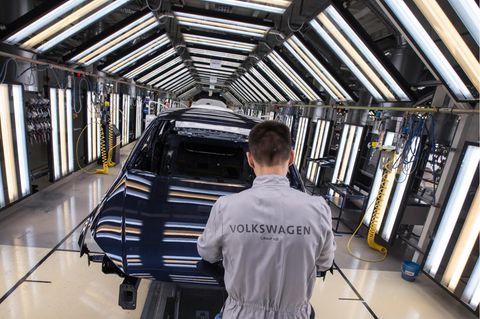 Das Volkswagen-Werk in Kaluga, etwa 200 Kilometer von Moskau, stoppt die Produktion in Russland