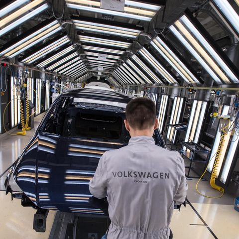Das Volkswagen-Werk in Kaluga, etwa 200 Kilometer von Moskau, stoppt die Produktion in Russland