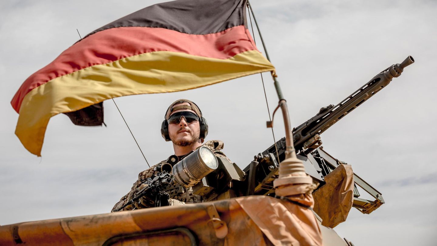 FERNAB: In Mali kämpfen deutsche Soldaten mit Partnerländern gegen den Terror. Die Franzosen ziehen jetzt ab. Und die Bundeswehr?