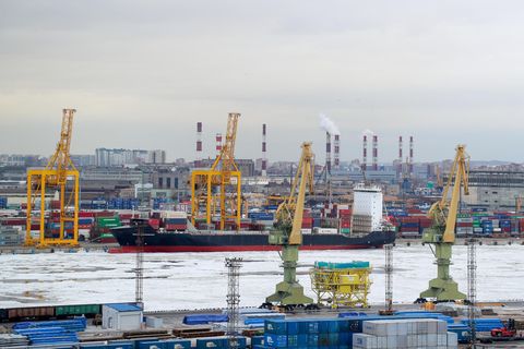 Blick auf den Hafen von St. Petersburg in Russland