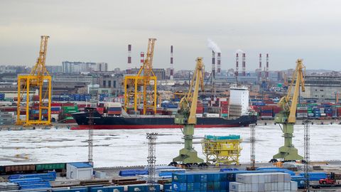 Blick auf den Hafen von St. Petersburg in Russland