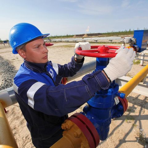 GASLIEFERUNG: Mehr als 50 Prozent seiner Erdgasimporte bezieht Deutschland aus Russland. Geht der Hahn zu, muss es anderswo einkaufen: Die Preise könnten weiter steigen