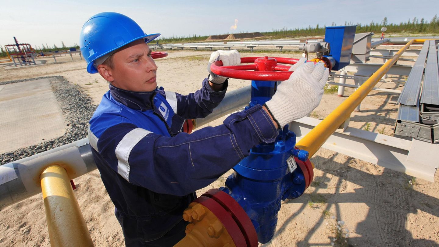 GASLIEFERUNG: Mehr als 50 Prozent seiner Erdgasimporte bezieht Deutschland aus Russland. Geht der Hahn zu, muss es anderswo einkaufen: Die Preise könnten weiter steigen