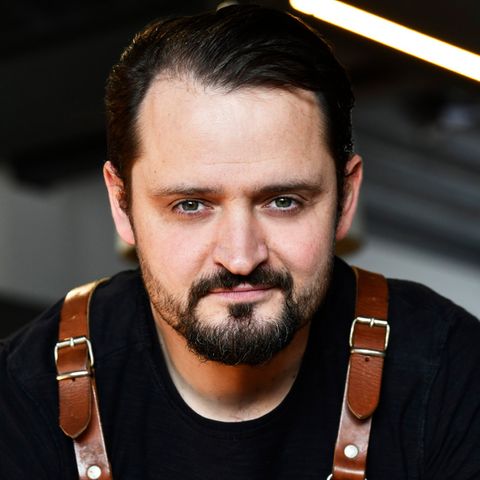 Sternekoch Alexander Wulf hat russische Wurzeln und muss seit der Ukraine-Invasion mit Anfeindungen leben.