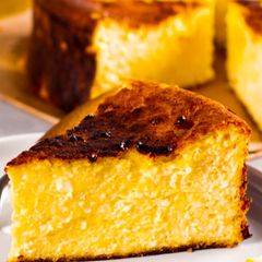 Ein lockeres Stück Joghurtkuchen aus nur drei Zutaten zubereitet