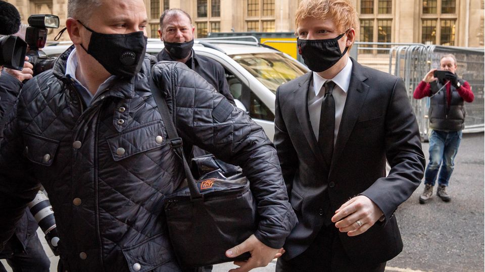 Ed Sheeran auf dem Weg zum Gericht