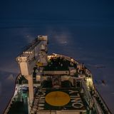 Eisbrecher "S.A. Agulhas" im Morgengrauen