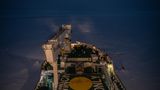 Eisbrecher "S.A. Agulhas" im Morgengrauen
