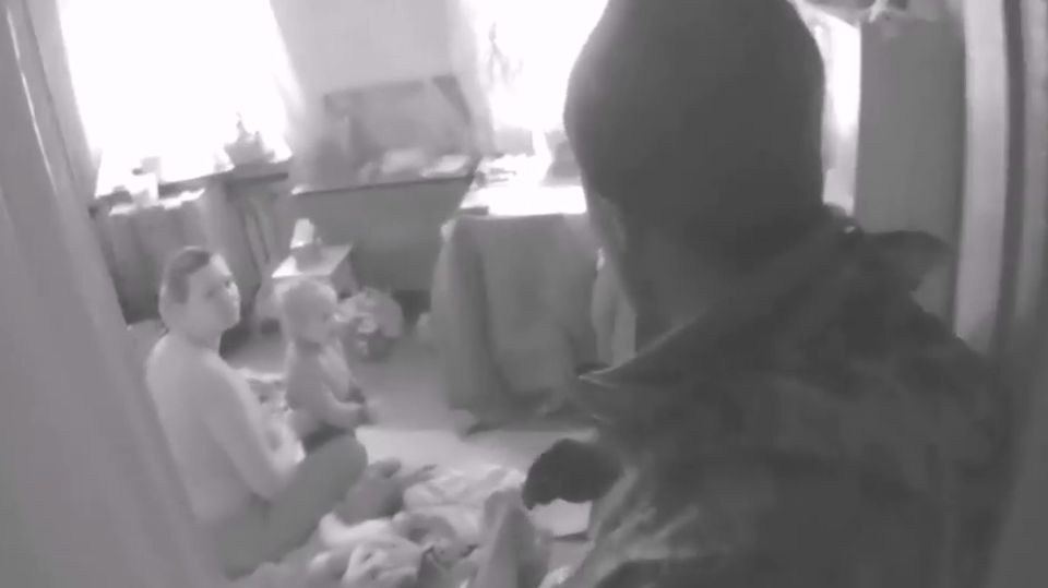 Ukraine Krieg: Spezialeinheiten evakuieren Familien Ukraine Krieg: Spezialeinheiten evakuieren Familien